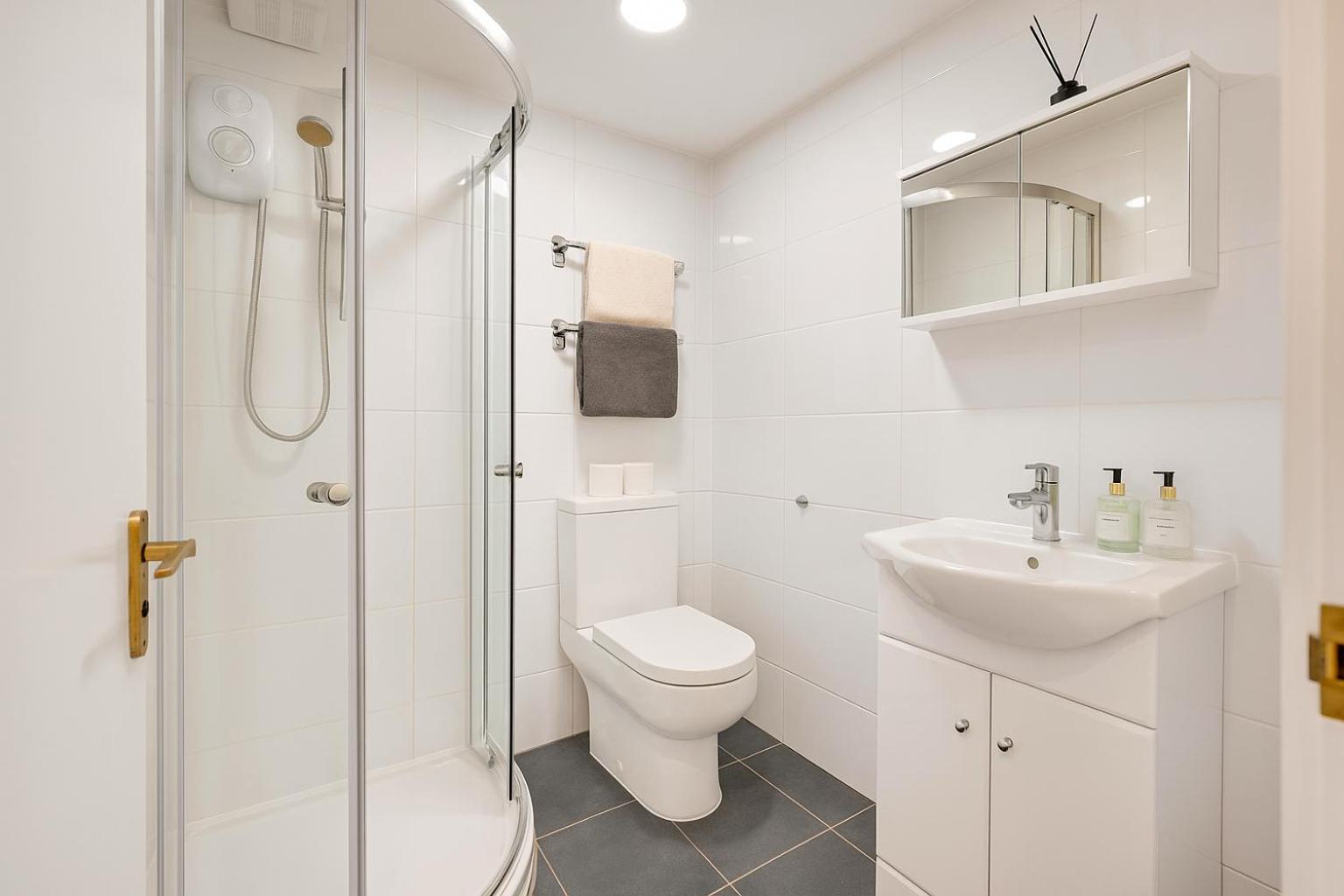 2 Bedroom Apartment Near City Centre, Uni & Parks! 卡迪夫 外观 照片